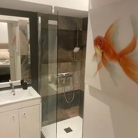 La Cour De La Tresorerie *