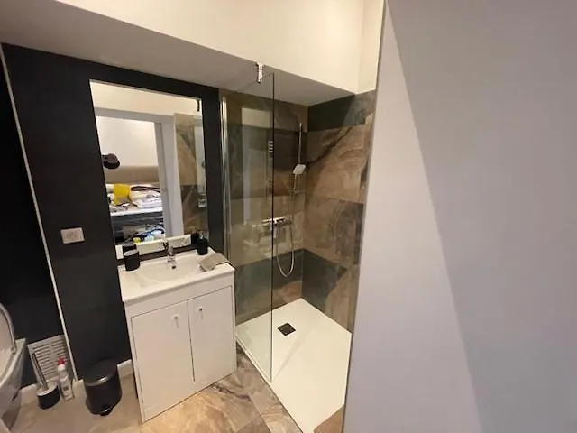 La Cour De La Tresorerie